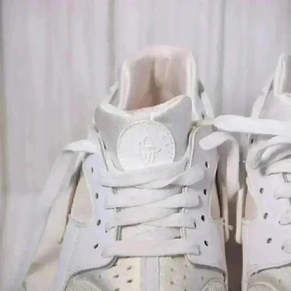 Nike Huarache by Nike 654275-110 size 6.5Y.  Nike Boys Huarache Run 654275-110 - Picture 2 of 14